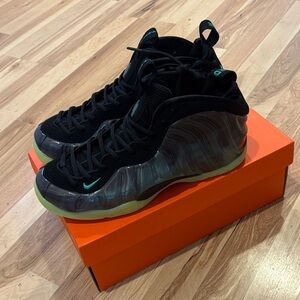 Nike Foamposite Sneakers ParaNorman  Black with Neon Green. New 9.5